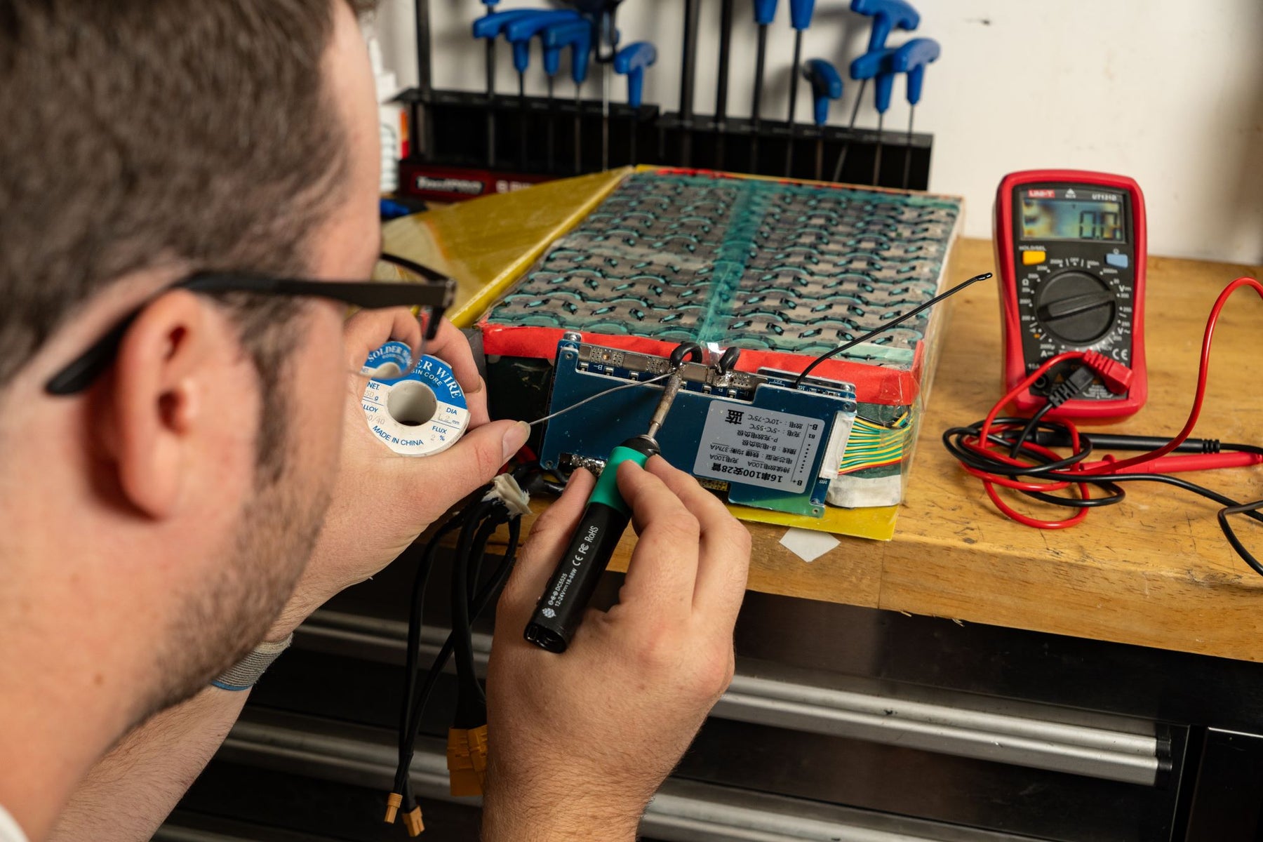 Maximise Electric Scooter Battery Life: Tips & Tricks